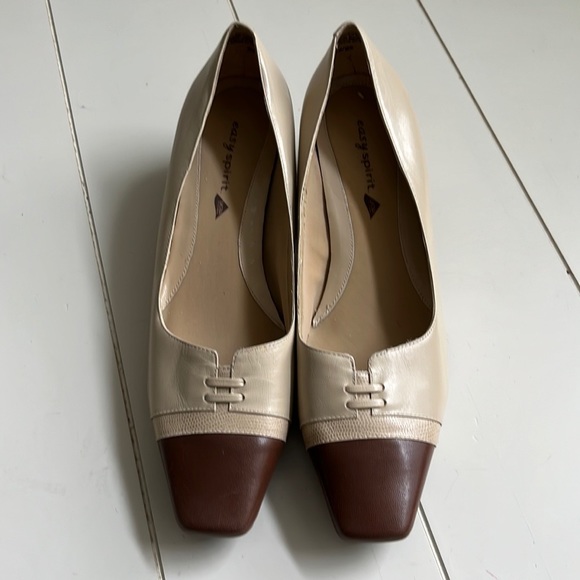 **3 for $30** Easy Spirit tan/cream low heeled smart shoe, 8W - Picture 1 of 7